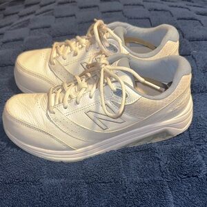 The New Balance 928 women’s walking shoe 
Size 8
